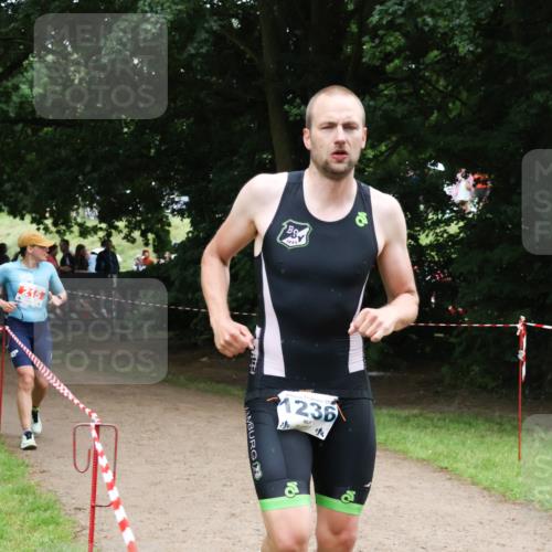 21.06.2025 - 27. Vierlanden-Triathlon Lena Gebhardt http://msf.ph/oto/8001710 15.06.2025 14:06:42 Laufen 1236 meine-sportfotos.de