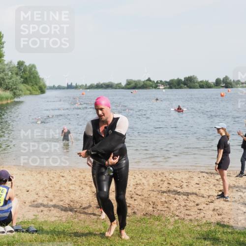 21.06.2025 - 27. Vierlanden-Triathlon MichiJ http://msf.ph/oto/8001722 15.06.2026 10:04:42 Schwimmen 390, 404, 452 meine-sportfotos.de