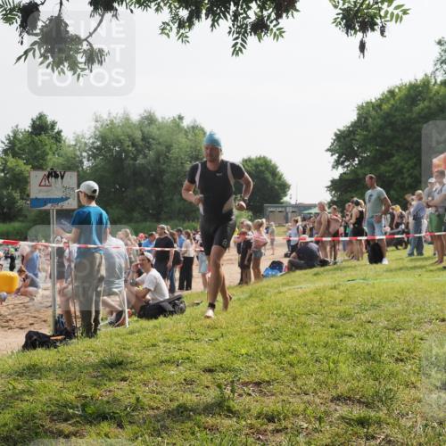 15.06.2025 - 27. Vierlanden-Triathlon KatJ http://msf.ph/oto/8001729 15.06.2025 09:57:45 Schwimmen 287, 298, 340, 827 meine-sportfotos.de