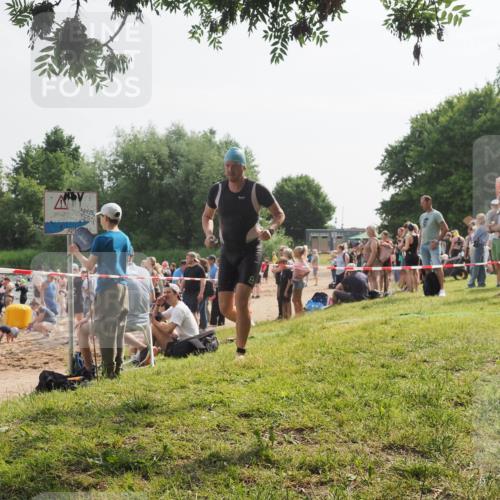 15.06.2025 - 27. Vierlanden-Triathlon KatJ http://msf.ph/oto/8001738 15.06.2025 09:57:45 Schwimmen 287, 298, 340, 827 meine-sportfotos.de