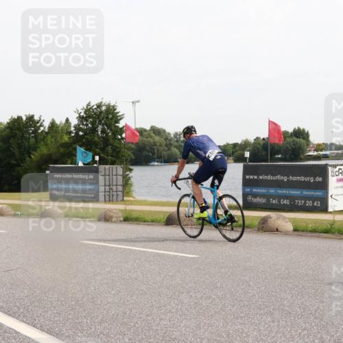 15.06.2025 - 27. Vierlanden-Triathlon H.Heesch http://msf.ph/oto/8001739 15.06.2025 10:28:17 Radfahren 405, 493 meine-sportfotos.de
