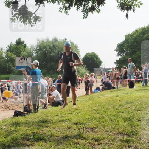 15.06.2025 - 27. Vierlanden-Triathlon KatJ http://msf.ph/oto/8001748 15.06.2025 09:57:45 Schwimmen 287, 298, 340, 827 meine-sportfotos.de