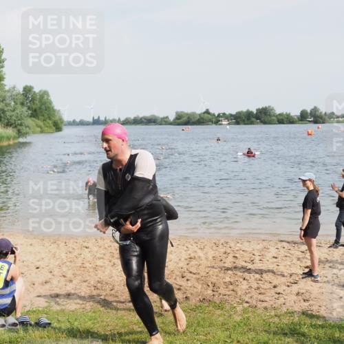 21.06.2025 - 27. Vierlanden-Triathlon MichiJ http://msf.ph/oto/8001749 15.06.2026 10:04:42 Schwimmen 390, 404, 452 meine-sportfotos.de