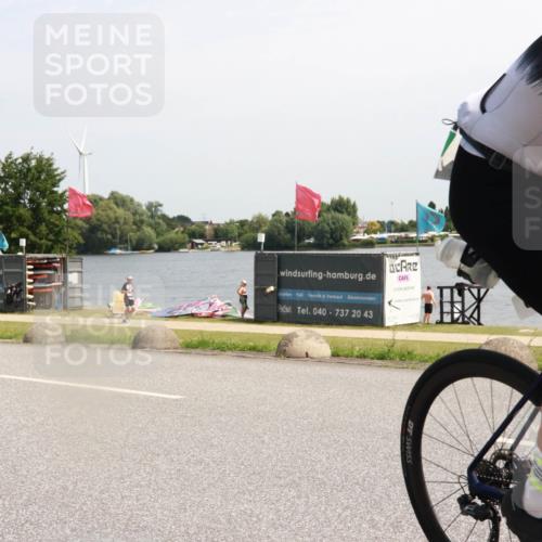 21.06.2025 - 27. Vierlanden-Triathlon H.Heesch http://msf.ph/oto/8001759 15.06.2025 11:46:17 Radfahren 215, 663, 743, 886 meine-sportfotos.de