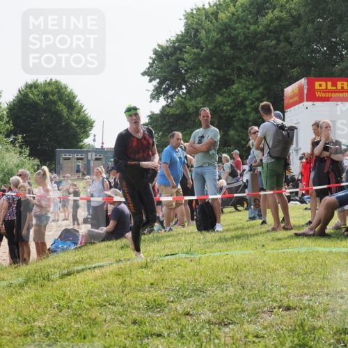 15.06.2025 - 27. Vierlanden-Triathlon KatJ http://msf.ph/oto/8001763 15.06.2025 09:57:50 Schwimmen 287, 291, 298, 330, 340, 827 meine-sportfotos.de