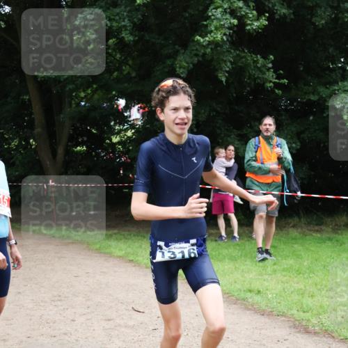 21.06.2025 - 27. Vierlanden-Triathlon Lena Gebhardt http://msf.ph/oto/8001765 15.06.2025 14:06:48 Laufen 15, 1316 meine-sportfotos.de