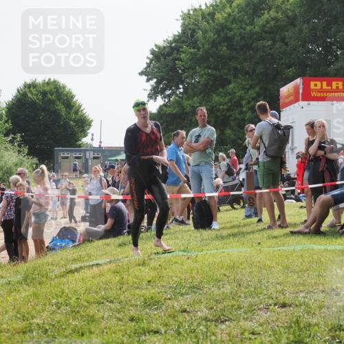 15.06.2025 - 27. Vierlanden-Triathlon KatJ http://msf.ph/oto/8001768 15.06.2025 09:57:50 Schwimmen 287, 291, 298, 330, 340, 827 meine-sportfotos.de