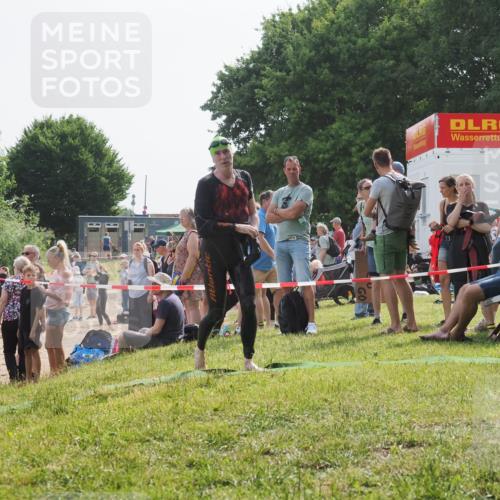 15.06.2025 - 27. Vierlanden-Triathlon KatJ http://msf.ph/oto/8001776 15.06.2025 09:57:50 Schwimmen 287, 291, 298, 330, 340, 827 meine-sportfotos.de