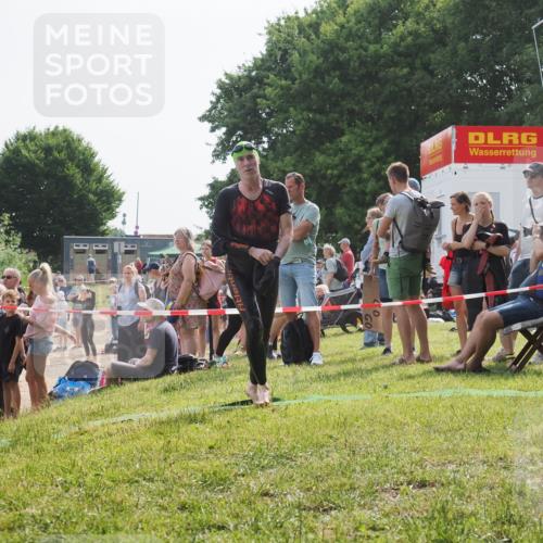 15.06.2025 - 27. Vierlanden-Triathlon KatJ http://msf.ph/oto/8001787 15.06.2025 09:57:51 Schwimmen 287, 291, 330, 340, 827 meine-sportfotos.de