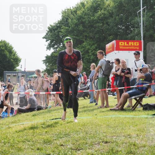 15.06.2025 - 27. Vierlanden-Triathlon KatJ http://msf.ph/oto/8001795 15.06.2025 09:57:51 Schwimmen 287, 291, 330, 340, 827 meine-sportfotos.de