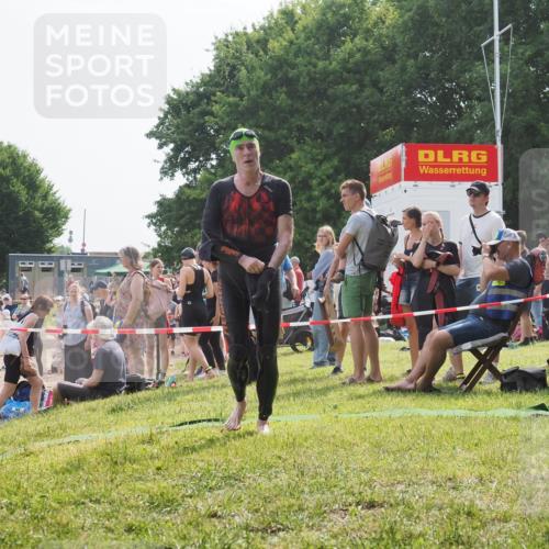 15.06.2025 - 27. Vierlanden-Triathlon KatJ http://msf.ph/oto/8001803 15.06.2025 09:57:51 Schwimmen 287, 291, 330, 340, 827 meine-sportfotos.de