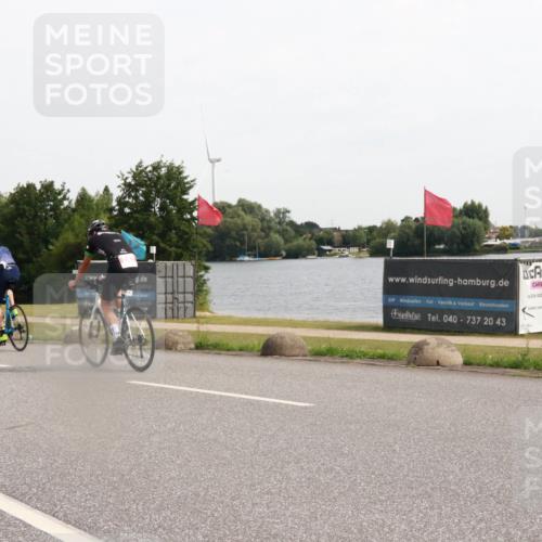 15.06.2025 - 27. Vierlanden-Triathlon H.Heesch http://msf.ph/oto/8001809 15.06.2025 10:28:18 Radfahren 242, 405 meine-sportfotos.de