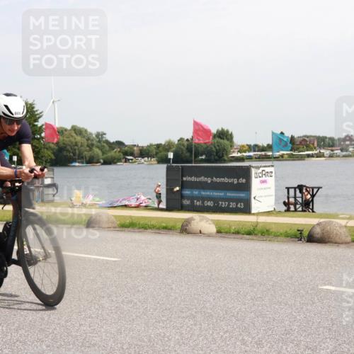 21.06.2025 - 27. Vierlanden-Triathlon H.Heesch http://msf.ph/oto/8001817 15.06.2025 11:46:28 Radfahren 231, 640, 805 meine-sportfotos.de