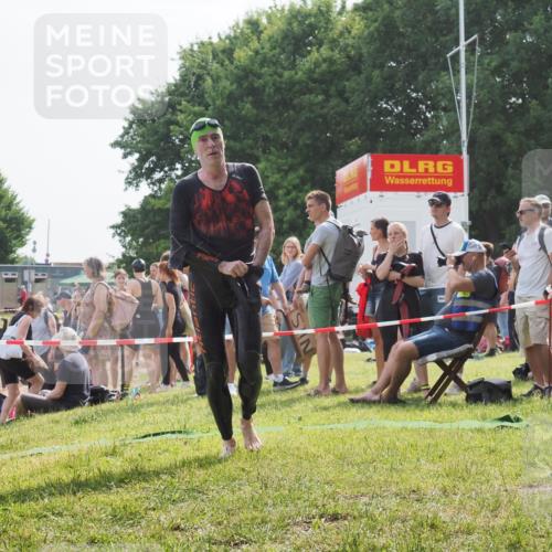 15.06.2025 - 27. Vierlanden-Triathlon KatJ http://msf.ph/oto/8001822 15.06.2025 09:57:52 Schwimmen 291, 330, 340, 827 meine-sportfotos.de
