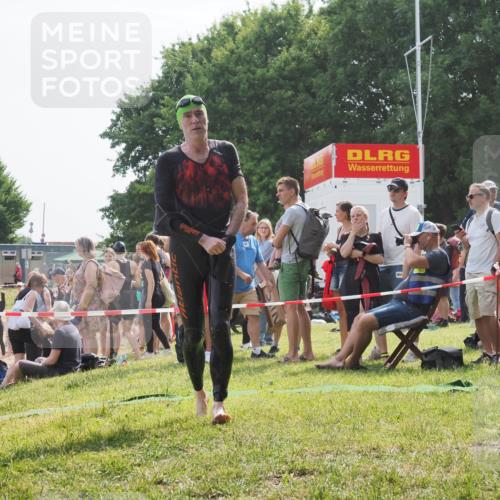 15.06.2025 - 27. Vierlanden-Triathlon KatJ http://msf.ph/oto/8001834 15.06.2025 09:57:52 Schwimmen 291, 330, 340, 827 meine-sportfotos.de