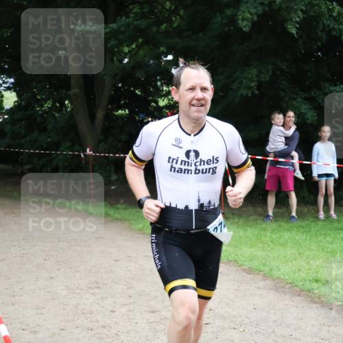 21.06.2025 - 27. Vierlanden-Triathlon Lena Gebhardt http://msf.ph/oto/8001835 15.06.2025 14:07:00 Laufen  meine-sportfotos.de