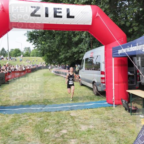 21.06.2025 - 27. Vierlanden-Triathlon MichiJ http://msf.ph/oto/8001852 15.06.2026 11:26:08 Ziel 469 meine-sportfotos.de