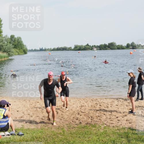 21.06.2025 - 27. Vierlanden-Triathlon MichiJ http://msf.ph/oto/8001857 15.06.2026 10:04:52 Schwimmen 389, 400 meine-sportfotos.de