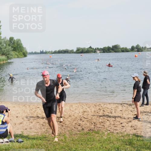 21.06.2025 - 27. Vierlanden-Triathlon MichiJ http://msf.ph/oto/8001884 15.06.2026 10:04:53 Schwimmen 389, 400 meine-sportfotos.de