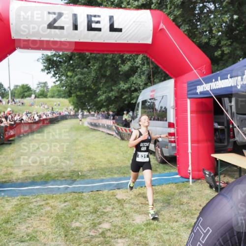 21.06.2025 - 27. Vierlanden-Triathlon MichiJ http://msf.ph/oto/8001909 15.06.2026 11:26:09 Ziel 469 meine-sportfotos.de