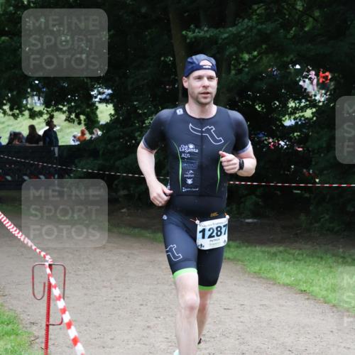 21.06.2025 - 27. Vierlanden-Triathlon Lena Gebhardt http://msf.ph/oto/8001911 15.06.2025 14:07:15 Laufen 2, 1287 meine-sportfotos.de