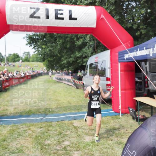 21.06.2025 - 27. Vierlanden-Triathlon MichiJ http://msf.ph/oto/8001916 15.06.2026 11:26:09 Ziel 469 meine-sportfotos.de