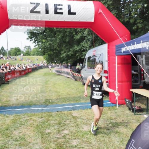 21.06.2025 - 27. Vierlanden-Triathlon MichiJ http://msf.ph/oto/8001924 15.06.2026 11:26:09 Ziel 469 meine-sportfotos.de