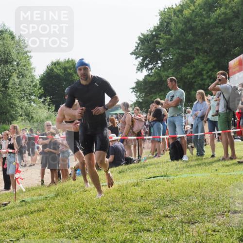 15.06.2025 - 27. Vierlanden-Triathlon KatJ http://msf.ph/oto/8001932 15.06.2025 09:57:54 Schwimmen 291, 330, 347, 827 meine-sportfotos.de