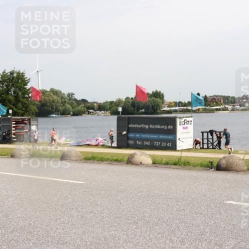 21.06.2025 - 27. Vierlanden-Triathlon H.Heesch http://msf.ph/oto/8001937 15.06.2025 11:46:35 Radfahren 640, 694 meine-sportfotos.de
