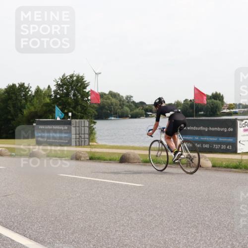 15.06.2025 - 27. Vierlanden-Triathlon H.Heesch http://msf.ph/oto/8001941 15.06.2025 10:28:21 Radfahren 242, 405 meine-sportfotos.de
