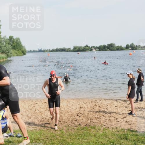 21.06.2025 - 27. Vierlanden-Triathlon MichiJ http://msf.ph/oto/8001942 15.06.2026 10:04:54 Schwimmen 389, 400 meine-sportfotos.de