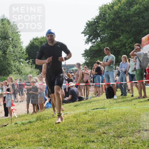 15.06.2025 - 27. Vierlanden-Triathlon KatJ http://msf.ph/oto/8001945 15.06.2025 09:57:54 Schwimmen 291, 330, 347, 827 meine-sportfotos.de