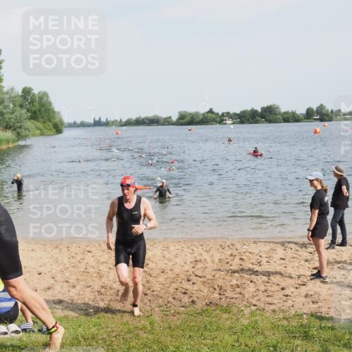21.06.2025 - 27. Vierlanden-Triathlon MichiJ http://msf.ph/oto/8001949 15.06.2026 10:04:54 Schwimmen 389, 400 meine-sportfotos.de