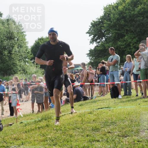 15.06.2025 - 27. Vierlanden-Triathlon KatJ http://msf.ph/oto/8001950 15.06.2025 09:57:55 Schwimmen 291, 330, 347, 827 meine-sportfotos.de