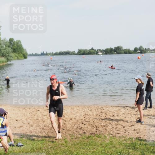 21.06.2025 - 27. Vierlanden-Triathlon MichiJ http://msf.ph/oto/8001959 15.06.2026 10:04:54 Schwimmen 389, 400 meine-sportfotos.de