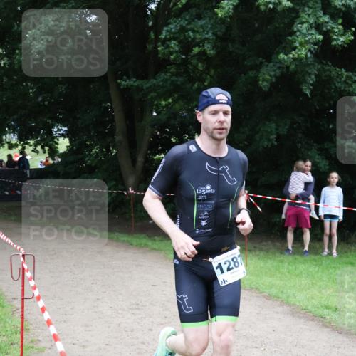 21.06.2025 - 27. Vierlanden-Triathlon Lena Gebhardt http://msf.ph/oto/8001965 15.06.2025 14:07:16 Laufen 2, 1287, 4 meine-sportfotos.de