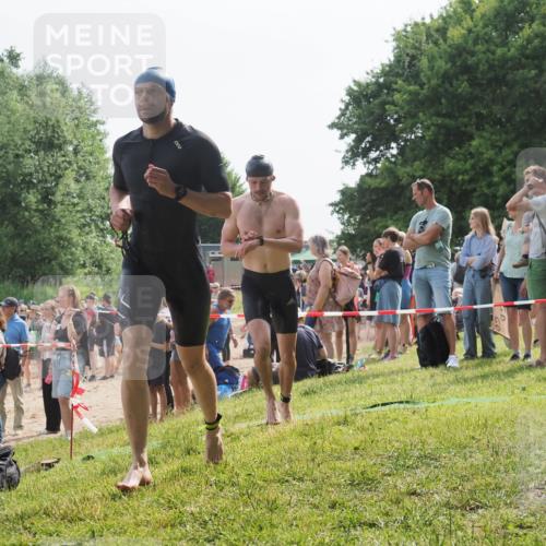 15.06.2025 - 27. Vierlanden-Triathlon KatJ http://msf.ph/oto/8001972 15.06.2025 09:57:55 Schwimmen 291, 330, 347, 827 meine-sportfotos.de