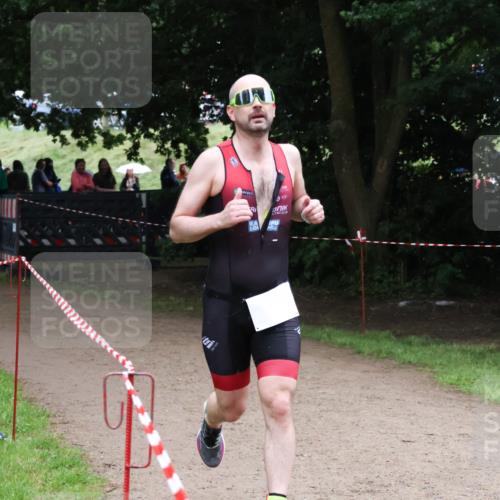 21.06.2025 - 27. Vierlanden-Triathlon Lena Gebhardt http://msf.ph/oto/8001974 15.06.2025 14:07:20 Laufen  meine-sportfotos.de