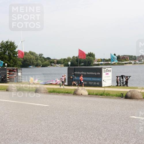 21.06.2025 - 27. Vierlanden-Triathlon H.Heesch http://msf.ph/oto/8001989 15.06.2025 11:46:38 Radfahren 694 meine-sportfotos.de
