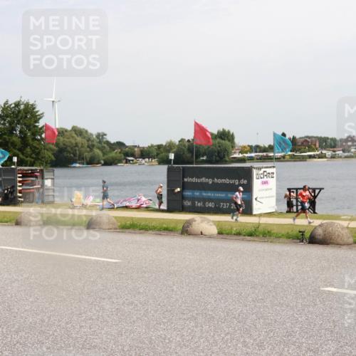21.06.2025 - 27. Vierlanden-Triathlon H.Heesch http://msf.ph/oto/8002003 15.06.2025 11:46:40 Radfahren 694 meine-sportfotos.de