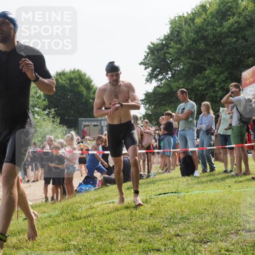 15.06.2025 - 27. Vierlanden-Triathlon KatJ http://msf.ph/oto/8002005 15.06.2025 09:57:55 Schwimmen 291, 330, 347, 827 meine-sportfotos.de