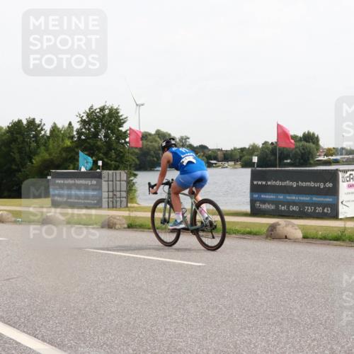 15.06.2025 - 27. Vierlanden-Triathlon H.Heesch http://msf.ph/oto/8002014 15.06.2025 10:28:23 Radfahren 242, 405, 536 meine-sportfotos.de