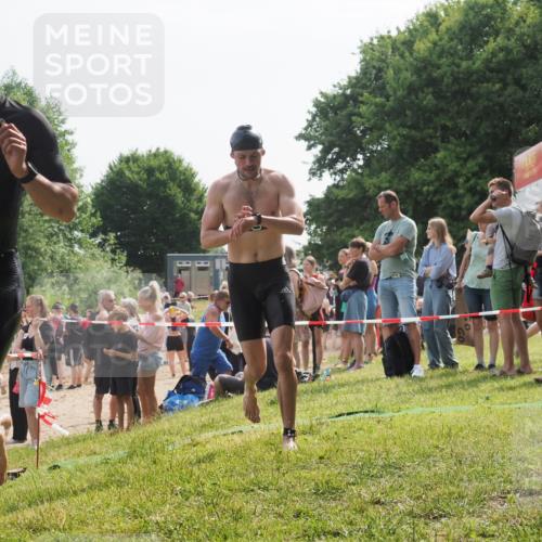 15.06.2025 - 27. Vierlanden-Triathlon KatJ http://msf.ph/oto/8002020 15.06.2025 09:57:55 Schwimmen 291, 330, 347, 827 meine-sportfotos.de