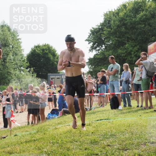 15.06.2025 - 27. Vierlanden-Triathlon KatJ http://msf.ph/oto/8002034 15.06.2025 09:57:55 Schwimmen 291, 330, 347, 827 meine-sportfotos.de