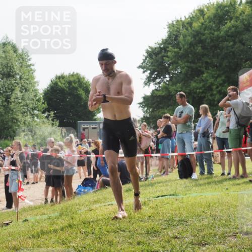 15.06.2025 - 27. Vierlanden-Triathlon KatJ http://msf.ph/oto/8002043 15.06.2025 09:57:56 Schwimmen 291, 330, 347, 827 meine-sportfotos.de