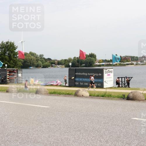 21.06.2025 - 27. Vierlanden-Triathlon H.Heesch http://msf.ph/oto/8002058 15.06.2025 11:46:45 Radfahren 222, 678 meine-sportfotos.de