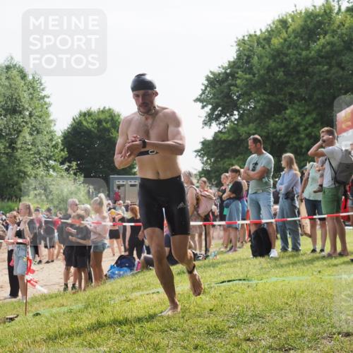 15.06.2025 - 27. Vierlanden-Triathlon KatJ http://msf.ph/oto/8002060 15.06.2025 09:57:56 Schwimmen 291, 330, 347, 827 meine-sportfotos.de