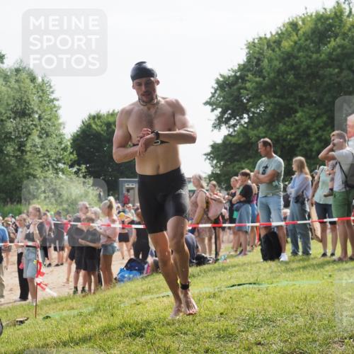 15.06.2025 - 27. Vierlanden-Triathlon KatJ http://msf.ph/oto/8002075 15.06.2025 09:57:56 Schwimmen 291, 330, 347, 827 meine-sportfotos.de