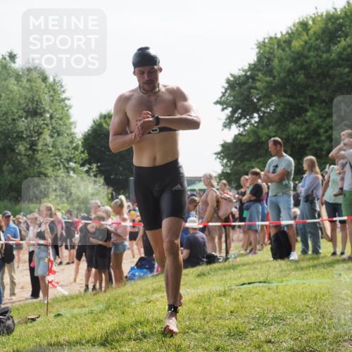 15.06.2025 - 27. Vierlanden-Triathlon KatJ http://msf.ph/oto/8002087 15.06.2025 09:57:56 Schwimmen 291, 330, 347, 827 meine-sportfotos.de