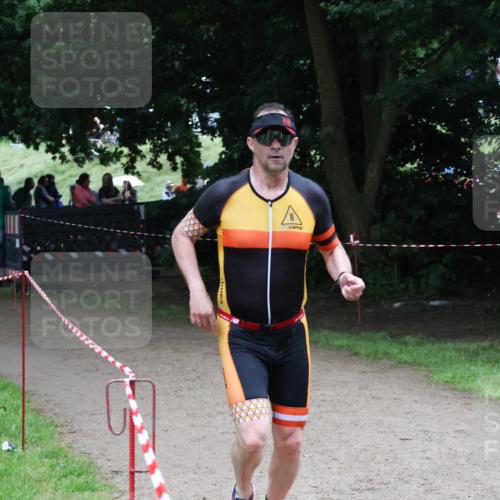 21.06.2025 - 27. Vierlanden-Triathlon Lena Gebhardt http://msf.ph/oto/8002092 15.06.2025 14:07:36 Laufen  meine-sportfotos.de